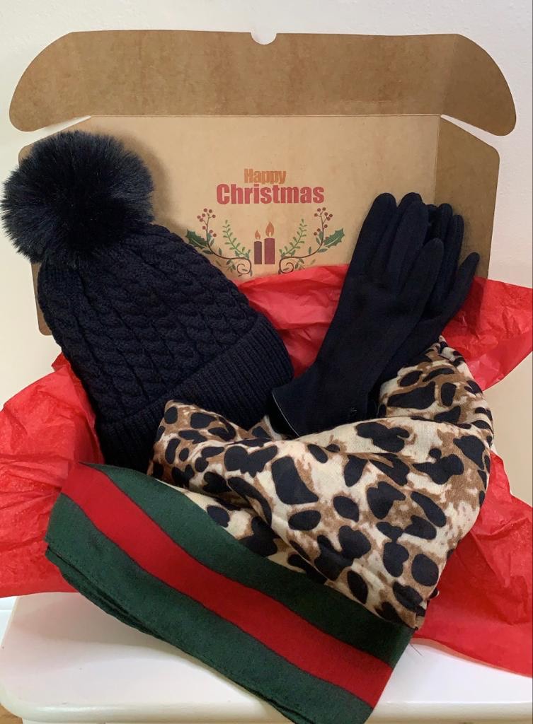 Hat Gloves and Scarf Black 1