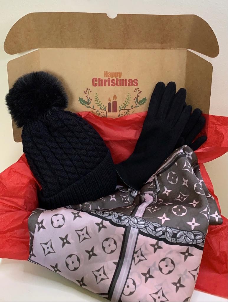 Hat Gloves and Scarf Black 2